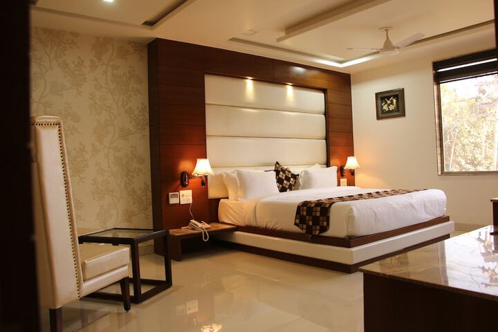 Room 10 of 123