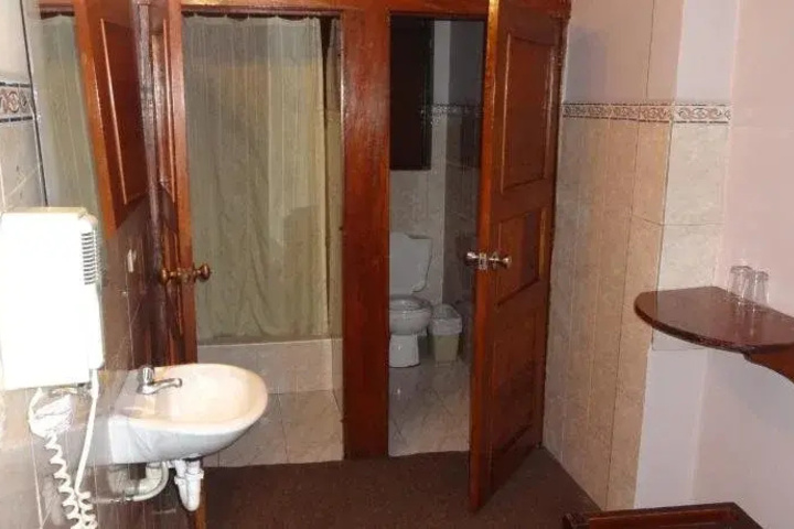 Room 9 of 13