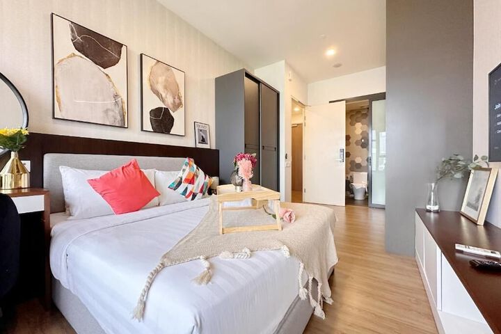 Room 3 of 20