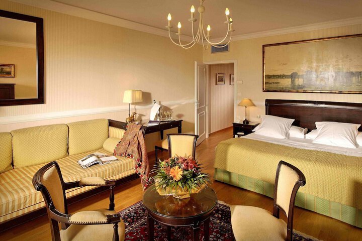 Room 14 of 32