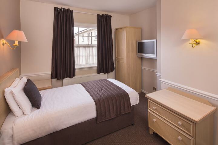 Room 2 of 50