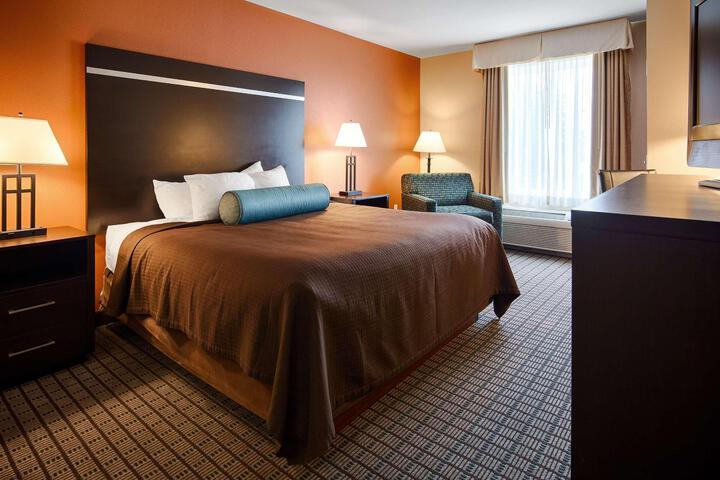 1 King Bed (1 of 13)