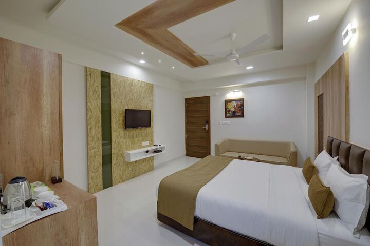Room 8 of 53