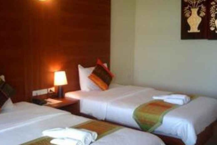 Room 2 of 10