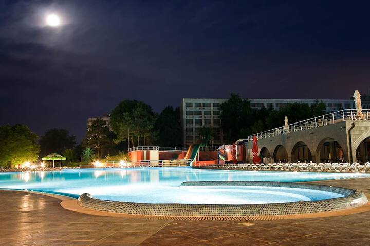 Pool 16 of 34