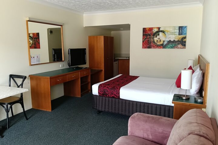 Room 5 of 13