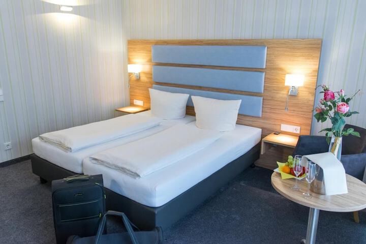 Room 3 of 40