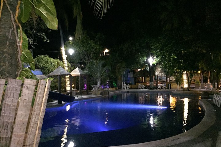 Pool 32 of 49