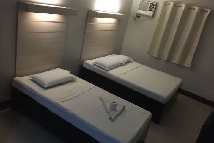 Room 5 of 94
