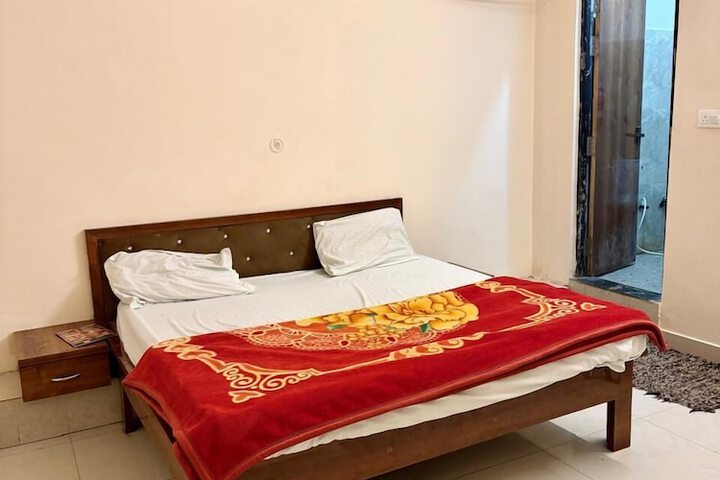 Room 16 of 32