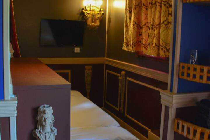 Room 18 of 92
