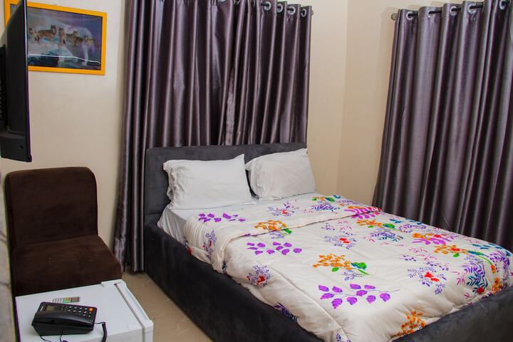 Room 4 of 20