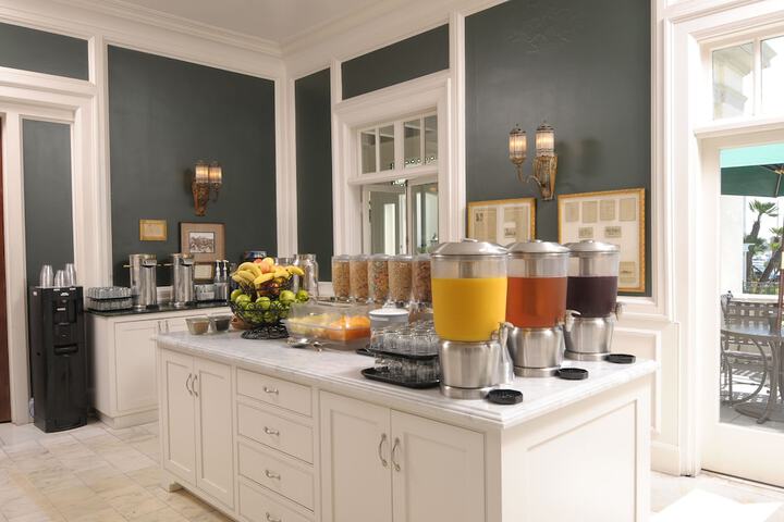 Breakfast area