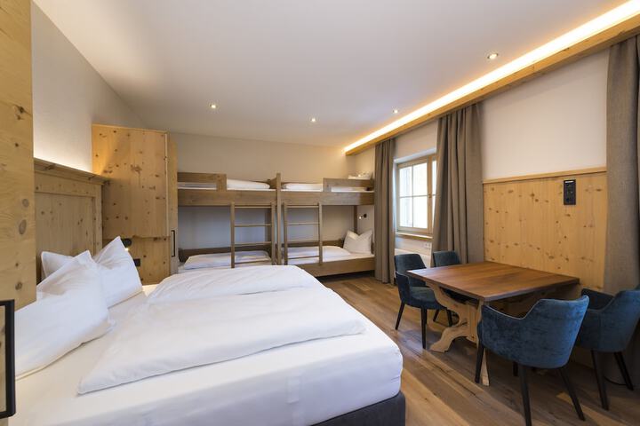 Room 9 of 29
