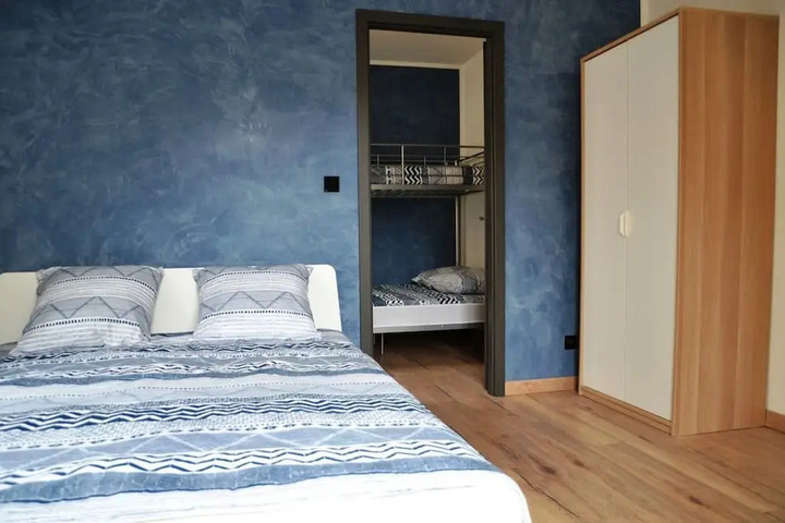 Room 5 of 12