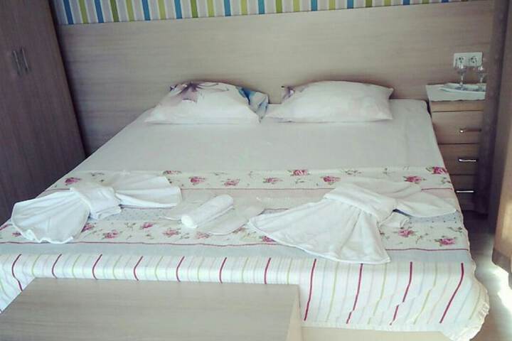 Room 7 of 11