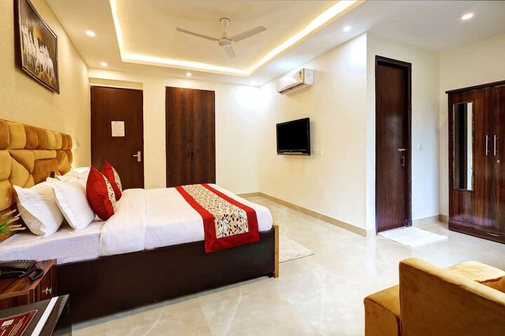 Room 28 of 43