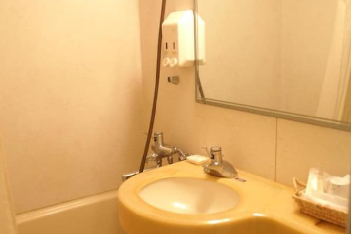 Room 32 of 59