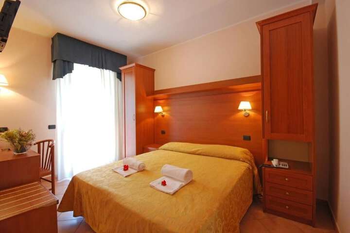 Room 3 of 39