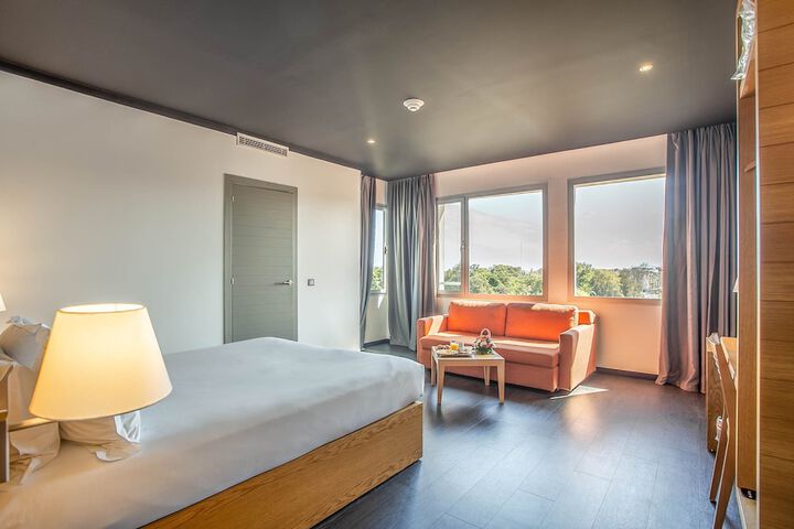 Room 29 of 74