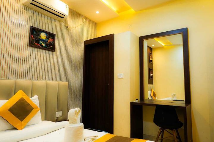 Room 32 of 48