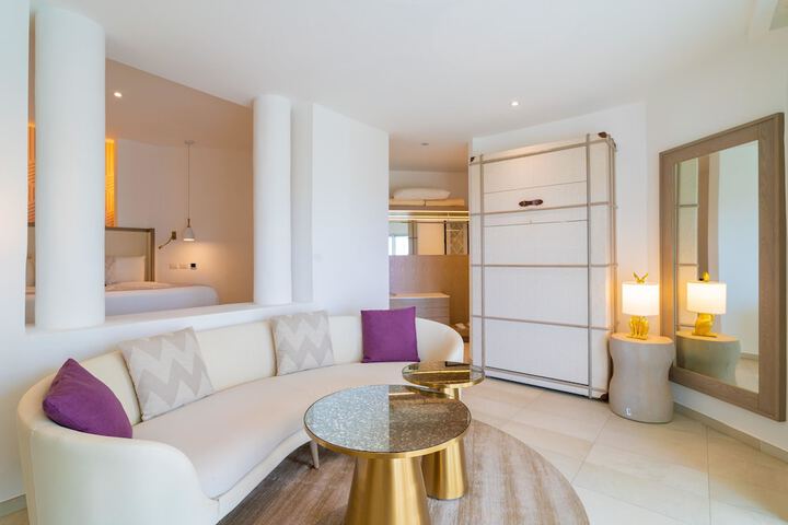 Room 44 of 322