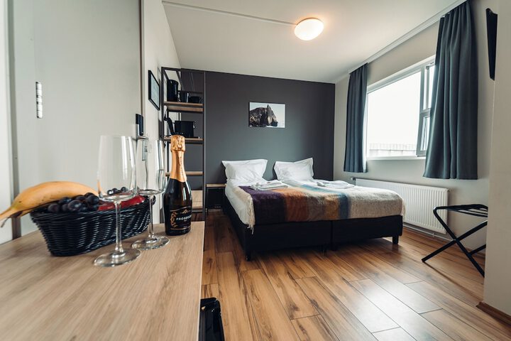 Room 33 of 123