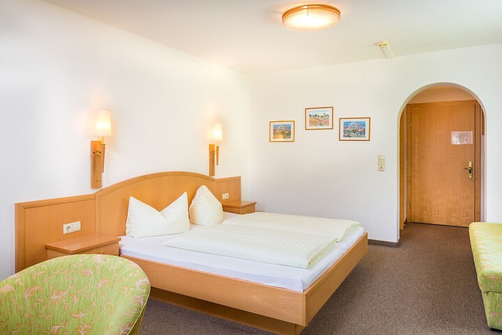 Room 9 of 31