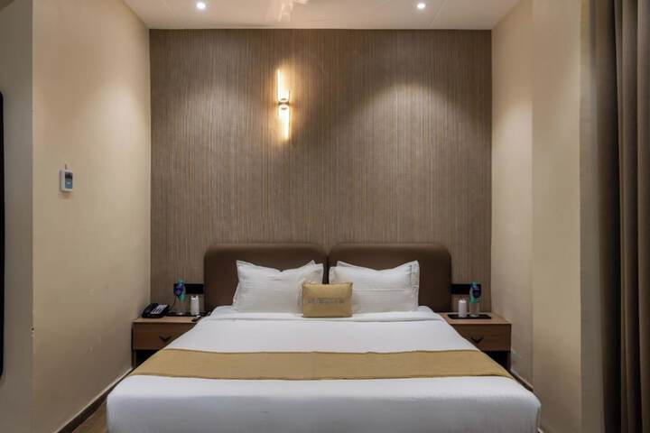 Room 17 of 30