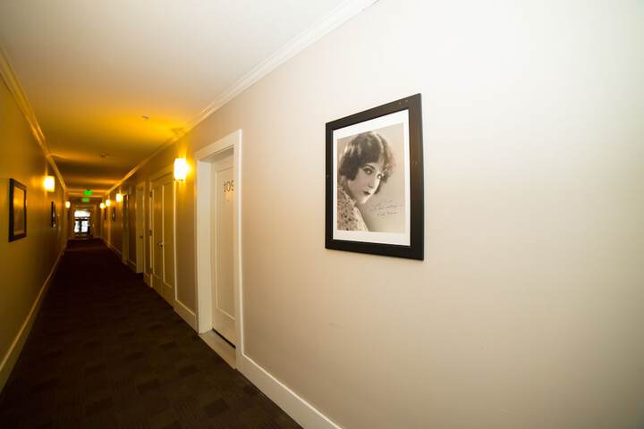 Ballroom/Hall 42 of 44