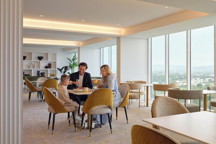 Lounge 70 of 79