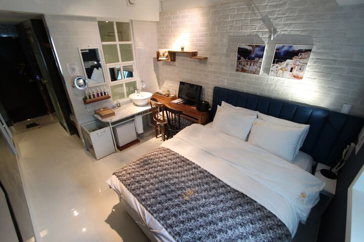Room 53 of 68