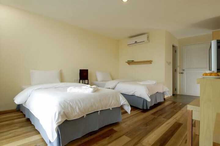Room 10 of 18