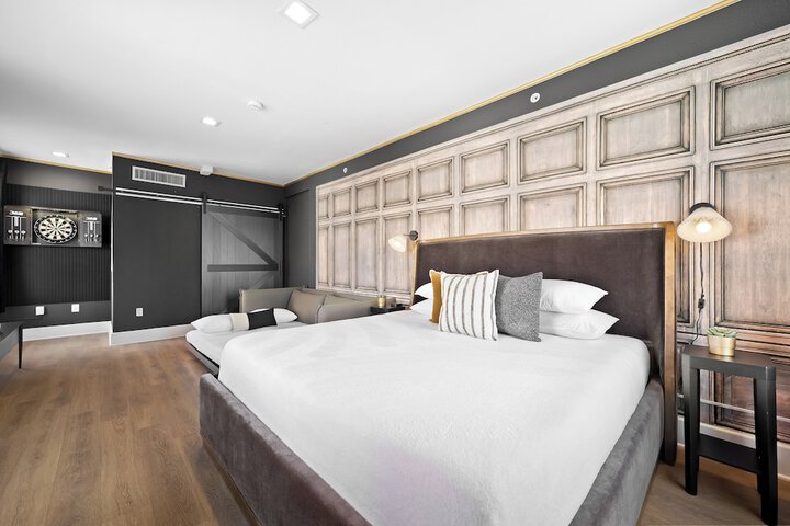 Room 87 of 285