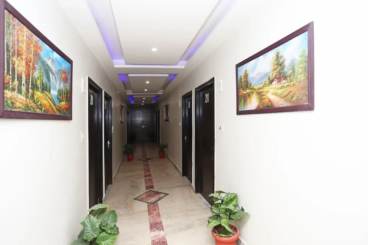 Room 14 of 18