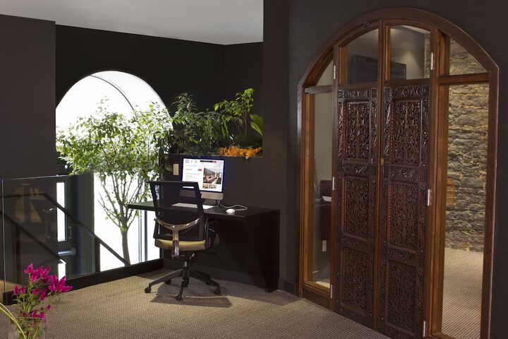 Business Center 53 of 63