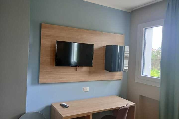 Room 11 of 30