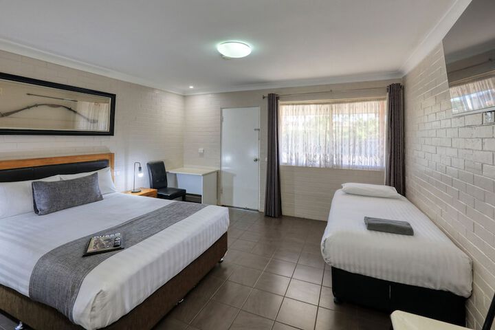 Room 5 of 32