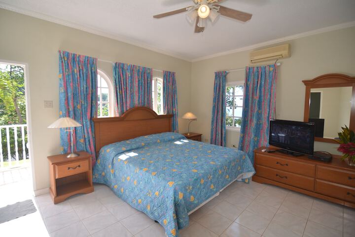 Room 2 of 86