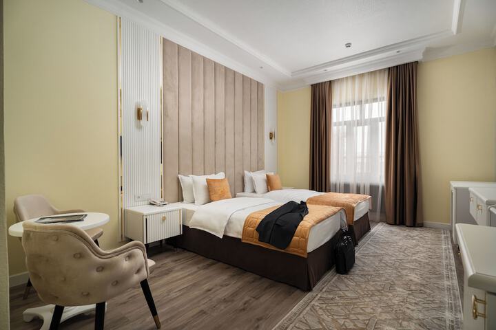 Room 8 of 43