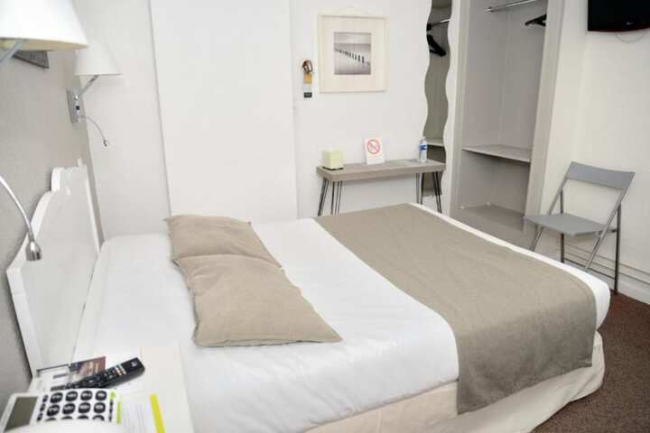 Room 28 of 44