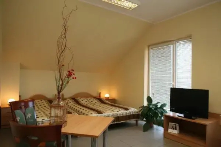 Room 6 of 11