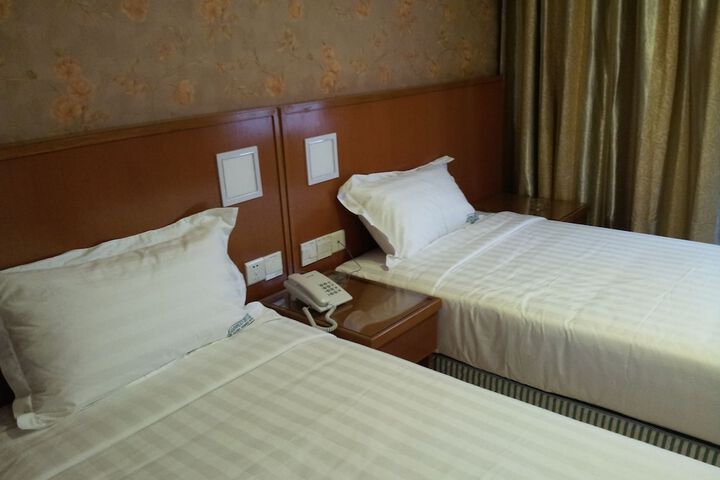 Room 13 of 35