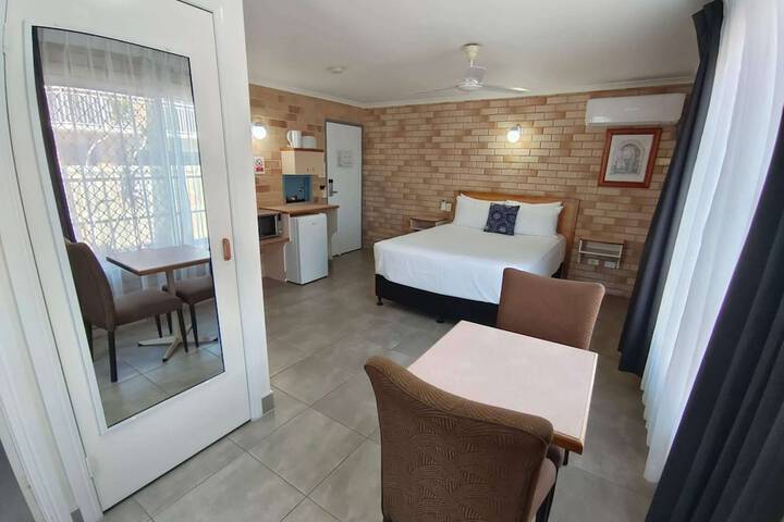 Room 10 of 93