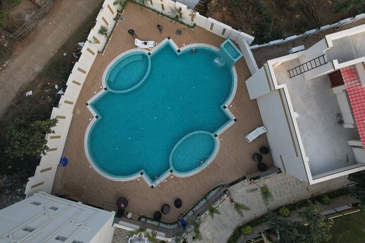 Pool 12 of 15