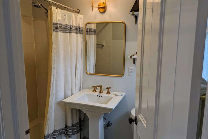 Room 211 of 258