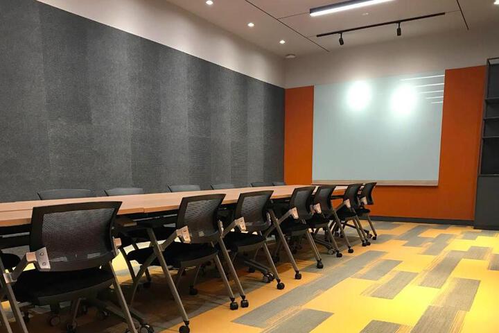 Business Center 16 of 23