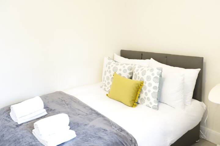 Room 26 of 102