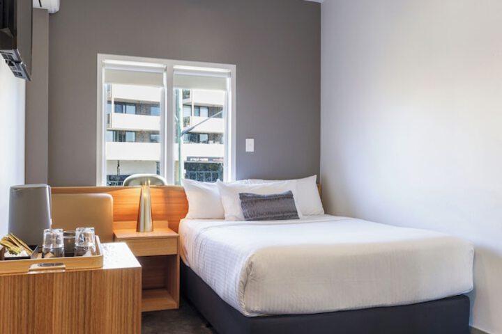 Room 4 of 35