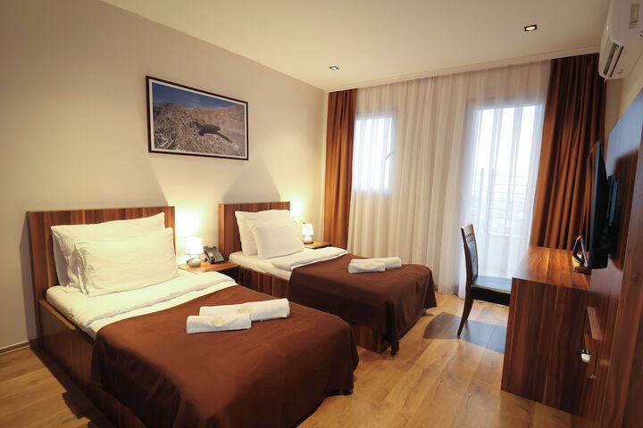 Room 54 of 98
